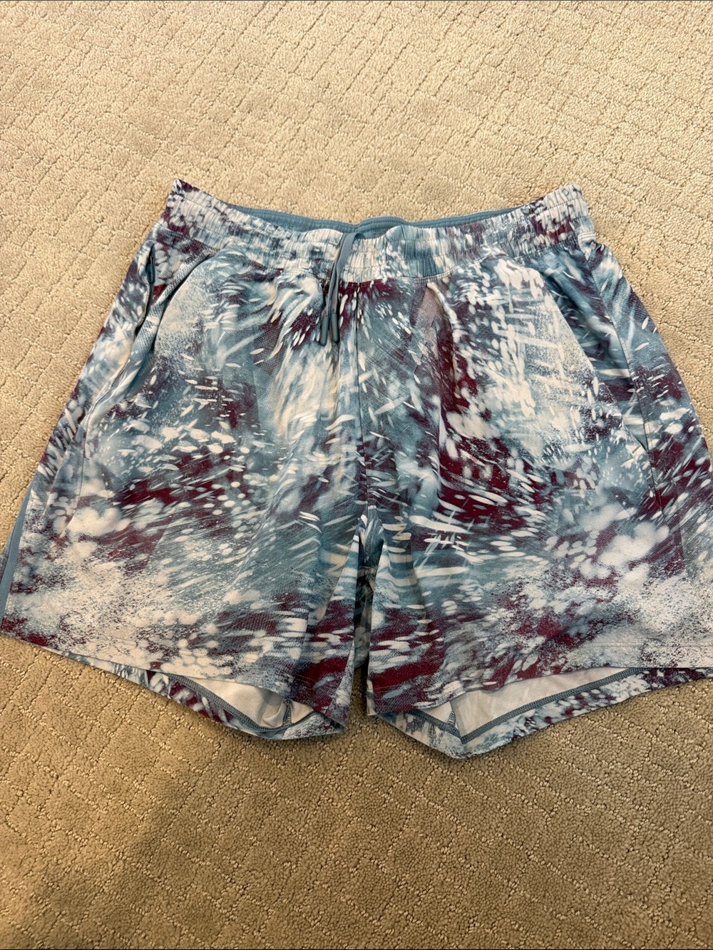 Mens Lululemon pace breaker shorts- linerless- 5 inch - Medium